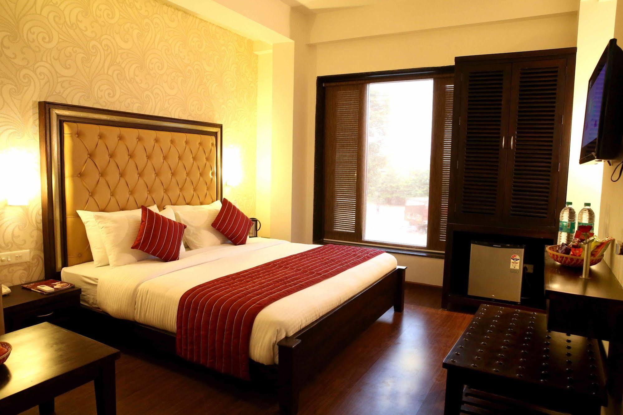 The Raj Vilas Agra  Buitenkant foto